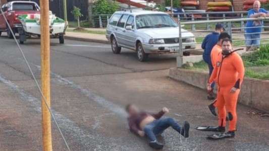 Macabro: Sintió un golpe en su embarcación y era una camioneta sumergida con un cadáver adentro