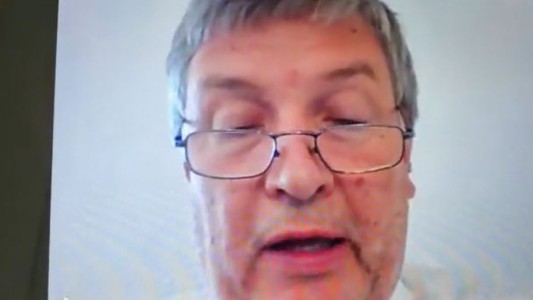 “Estoy con el toallón porque me acabo de bañar": la insólita respuesta de una funcionaria durante un juicio por zoom