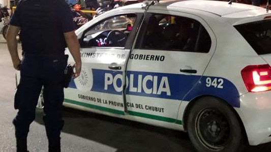 Policía hizo desnudar y obligó a hacer sentadillas a dos vecinas: condenada a prisión en suspenso