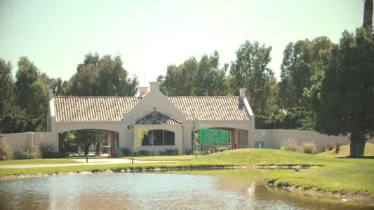 Robaron $5 millones de una casa en un country: detuvieron a dos jardineros