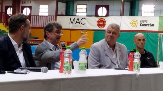 Mario Alberto Kempes fue homenajeado en Córdoba