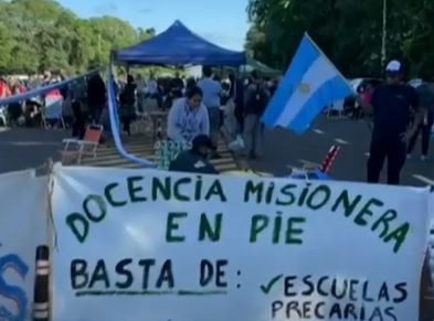 Docentes en lucha cortan el acceso a las Cataratas del Iguazú