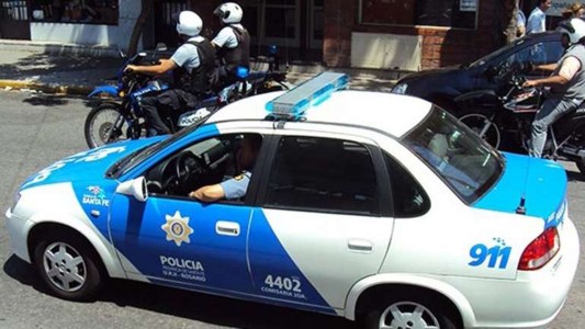 Por la falta de patrulleros, la policía tuvo que perseguir a ladrones en un taxi