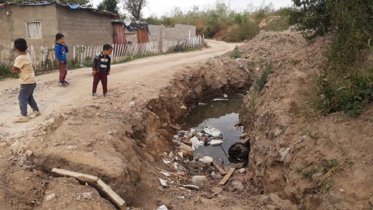 Bajada de piedra: invasión de alacranes y obras que no se terminan