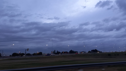 Inestable, avanza frente frío, lluvias, máxima 22°