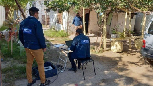 Mató a su expareja y puso a su hija en la cama a dormir con el cadáver