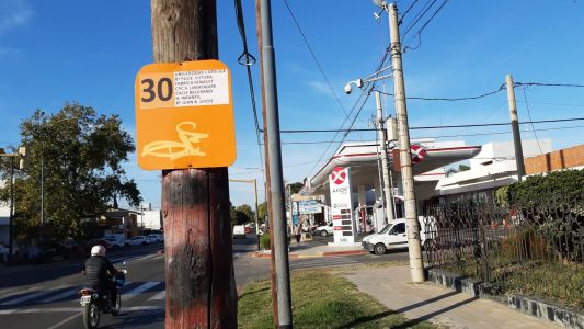 Le robaron la mochila y lo mismo le dispararon