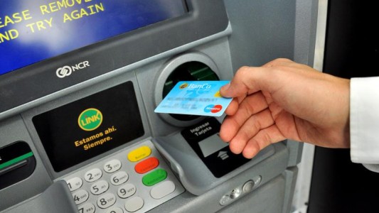 Por el paro bancario de mañana, no habrá recarga de cajeros automáticos