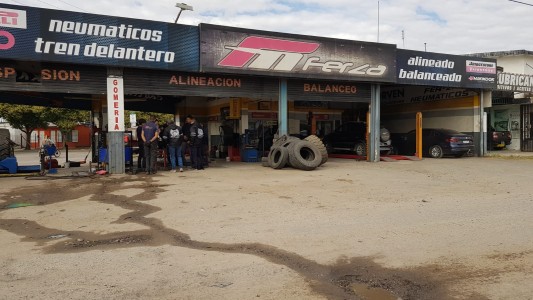 Millonario robo de neumáticos en barrio Santa Isabel