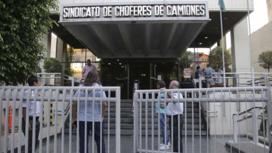 Allanaron el Sindicato de Camioneros por los bloqueos a la empresa de San Nicolás