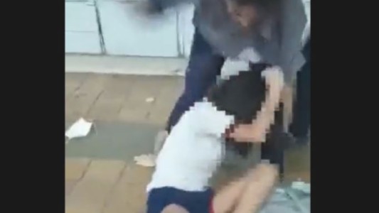 Video: feroz pelea entre dos alumnas de un colegio privado en San Juan