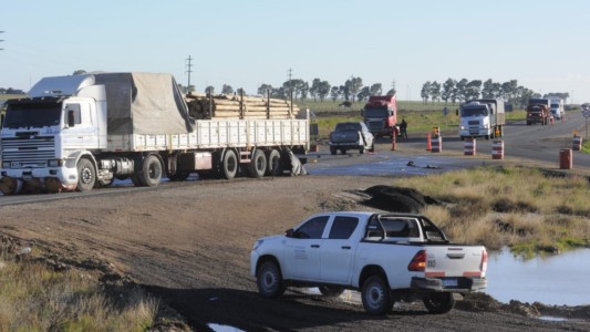 Un camionero atropelló y mató a un banderillero en la ruta