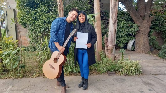 Contó que a los 55 años aprende a leer y escribir: fue la musa de una canción