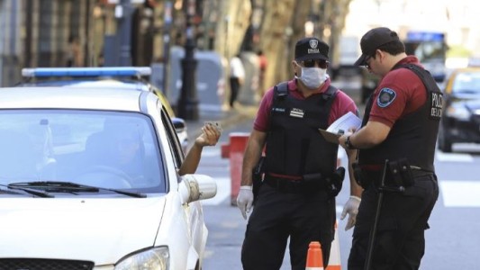 Detuvieron a tres policías bonaerenses por robar 500 mil pesos en un control de tránsito