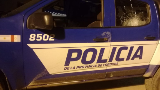 Villa Angelelli, policías atacados por detener a sospechosos de robo