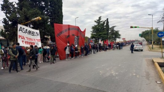 Acampe frente a Bagley, piden el cese de aumento en los alimentos de la canasta básica