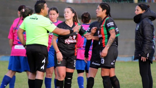 Video: agredieron a un árbitro en un partido de fútbol femenino