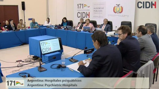 Una mujer pidió ayuda por su hijo adicto y la internaron en un psiquiátrico: el Estado acepta su responsabilidad