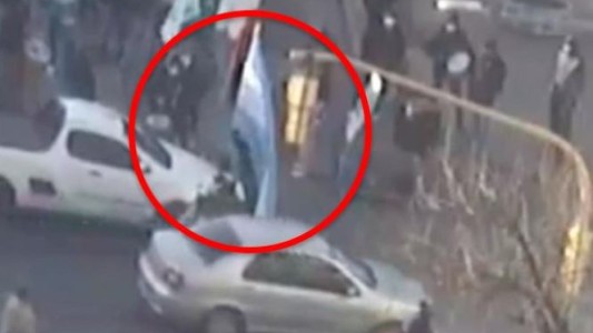 Video: Atropelló a un manifestante en medio de una protesta en el centro de  Córdoba