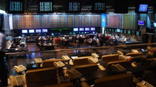 El riesgo país superó los 2000 puntos, el valor más alto en 20 meses