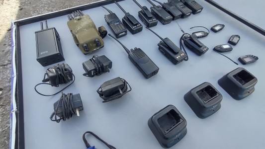 Desbaratan una banda que robaba cubiertas y fabricaba inhibidores de alarmas