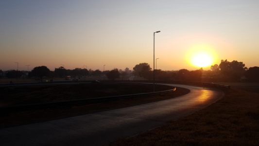 Algo nublado, poco cambio de temperatura, máxima 22°