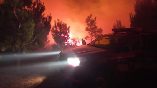 Por incendio evacúan vecinos próximos a la ruta 38