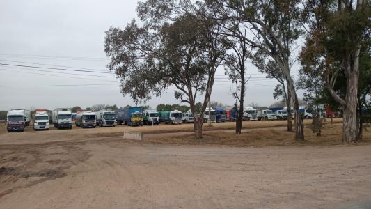 Sinsacate: protesta de transportistas por falta de gasoil