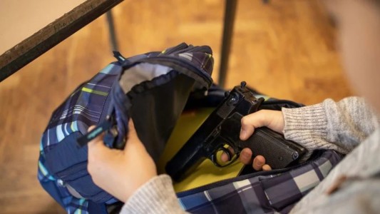 Pánico en Neuquén: un adolescente llevó una réplica de un arma a la escuela