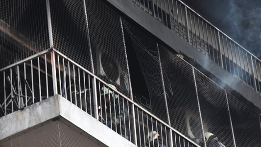 Combaten incendio en un departamento de Recoleta: cinco muertos y 18 heridos