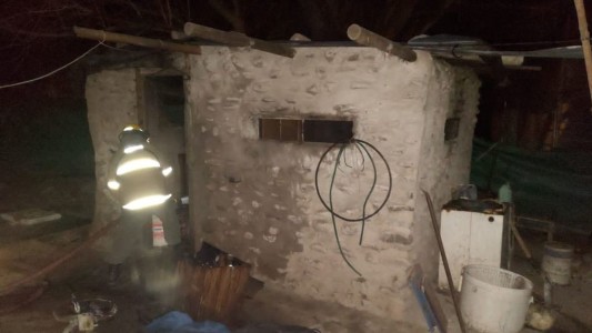 Capilla del Monte: en su casa precaria murió un hombre postrado, la consumió un incendio