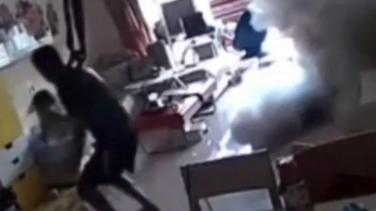 Así explota la batería de un monopatín: el video que podría explicar el incendio trágico de Recoleta