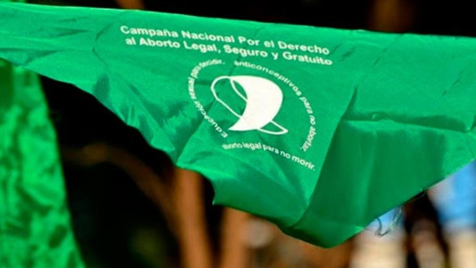 Realizan "pañuelazo verde" frente a embajada de EE.UU. para repudiar fallo contra el aborto