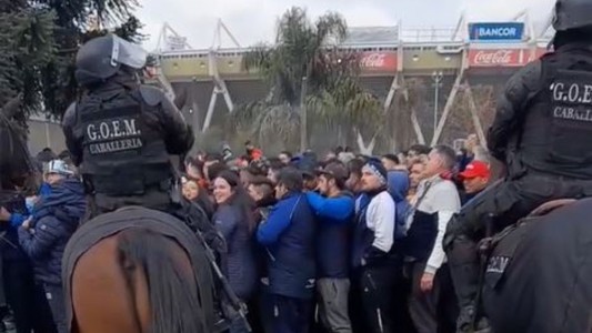 Hinchas de Talleres denuncian que fueron agredidos por la Policía