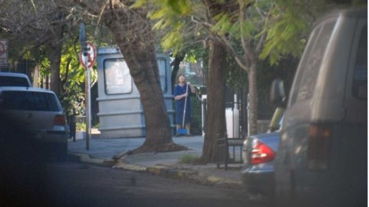 Extienden la vigencia del programa que paga el 50% del salario del personal doméstico