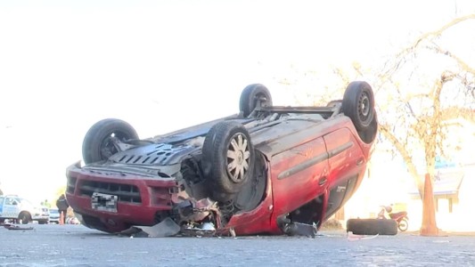 Impresionante choque y vuelco en Ciudad de las Artes