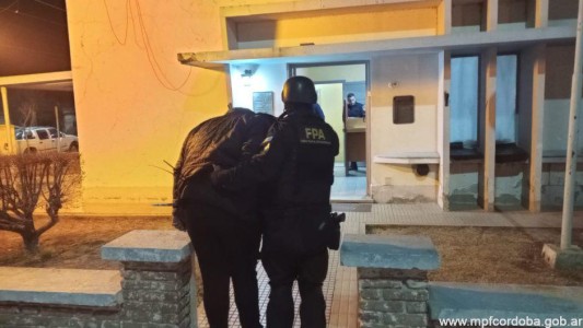 Detuvieron a tres personas que vendían droga en un local de artículos de limpieza