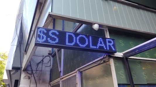 Suba del dólar, impacto en los comercios