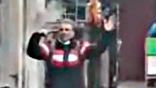 Un hombre se atrincheró en un colectivo y cortaron la General Paz: "Bajen o lo mato"