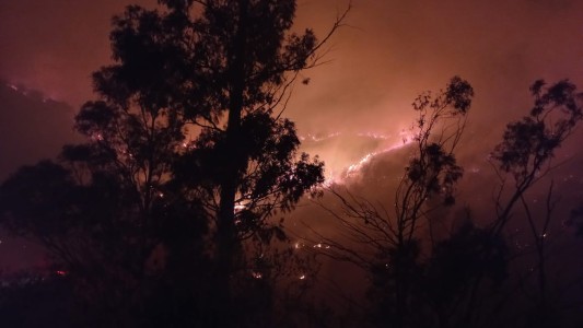 Bomberos logran contener incendio en Valle de Paravachasca