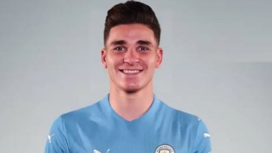 Manchester City presentó a Julián Álvarez: la emotiva razón por la que eligió el número 19