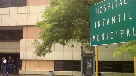 Beba internada con golpes y múltiples fracturas, la madre y su pareja están detenidos