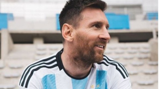 Con Messi como emblema, la Selección argentina presentó su nueva camiseta