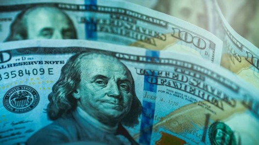 Dólar hoy: el "blue" subió $16 y se negoció a $273