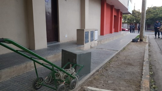 Intentaron robar una caja fuerte de un negocio y los vecinos los delataron