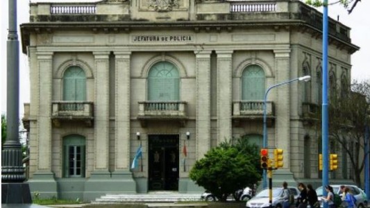 Santa Fe: utilizaron la alcaidía para celebrar el cumpleaños de la esposa de un policía detenido