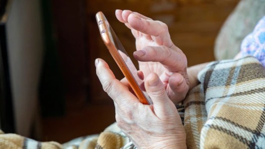 Con el "cuento de la grúa", le robaron a una mujer de 70 años en Bariloche