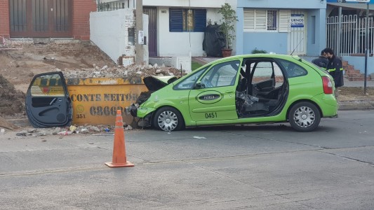 Remis se estrelló contra un contenedor