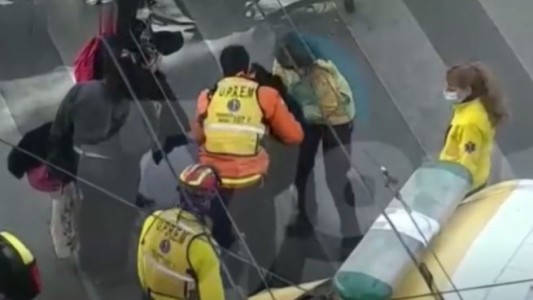 "¡Me quedé sin frenos!": los gritos del conductor de una camioneta en el centro de Córdoba