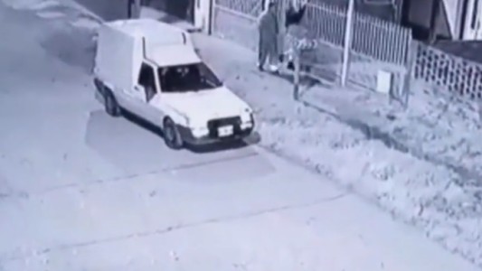 Video: abusó a una chica en la calle, lo detuvo la policía y quedó en libertad el mismo día